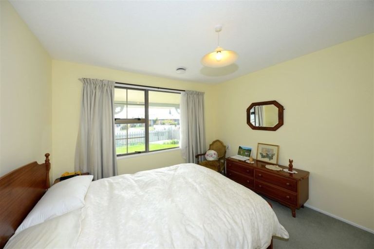 Photo of property in 12 Stedley Place, Heathcote Valley, Christchurch, 8022