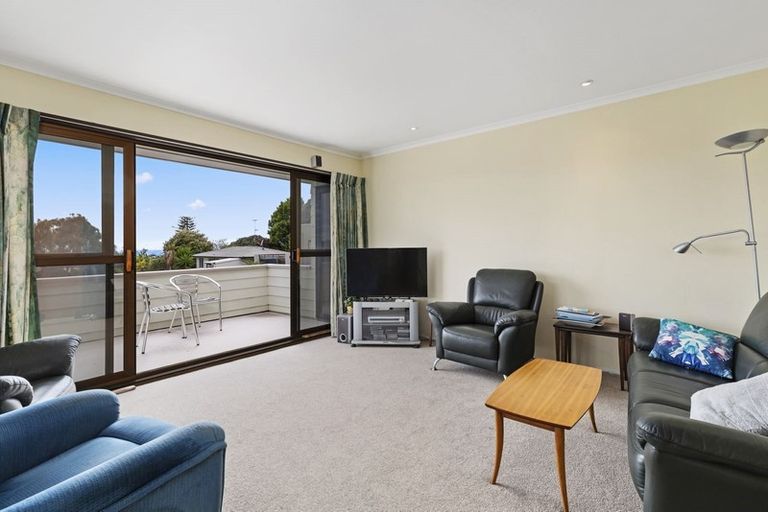 Photo of property in 2/21 Arran Road, Browns Bay, Auckland, 0630