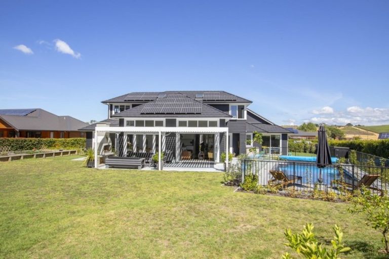 Photo of property in 32 Awanui Crescent, Matakana, 0985
