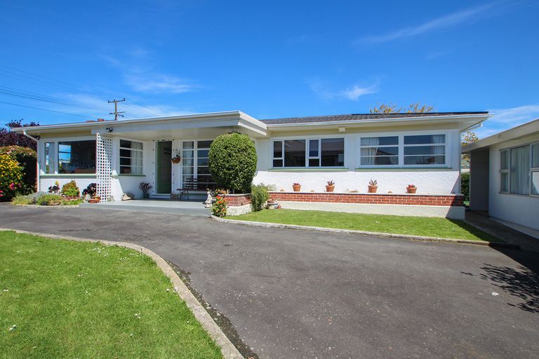 Photo of property in 70 Awamoa Road, Holmes Hill, Oamaru, 9401