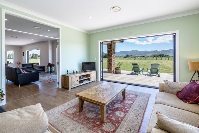 Photo of property in 33 Spencer Lane, Greytown, 5712