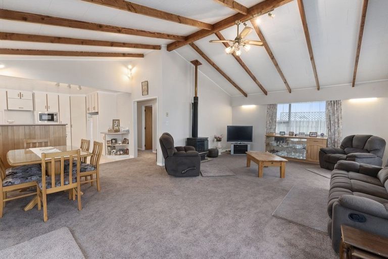 Photo of property in 4 Nikau Place, Otaki, 5512