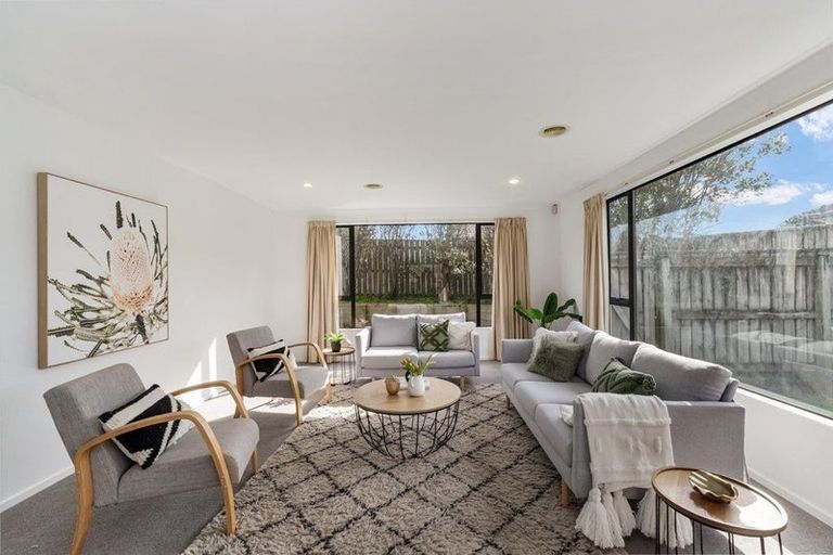 Photo of property in 16 Greenstone Place, Aotea, Porirua, 5024