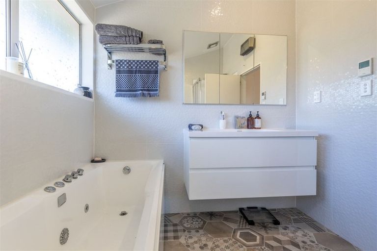 Photo of property in 28 Palatine Terrace, Huntsbury, Christchurch, 8022