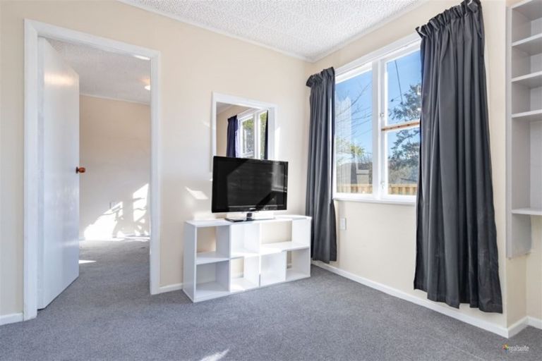 Photo of property in 14 Manor Drive, Stokes Valley, Lower Hutt, 5019