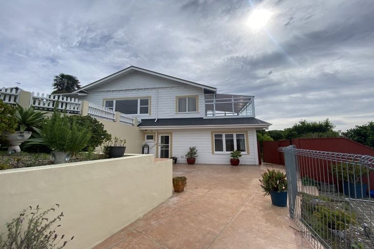 Photo of property in 16 Guys Hill Road, Hospital Hill, Napier, 4110