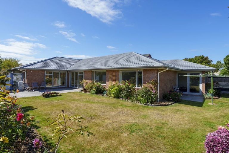 Photo of property in 43 Berkshire Drive, Avonhead, Christchurch, 8042