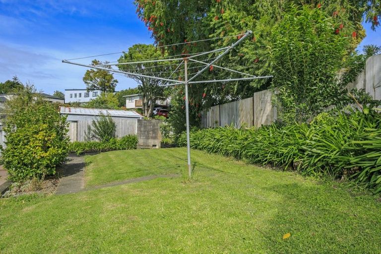Photo of property in 7 Tahu Crescent, Sunnynook, Auckland, 0620