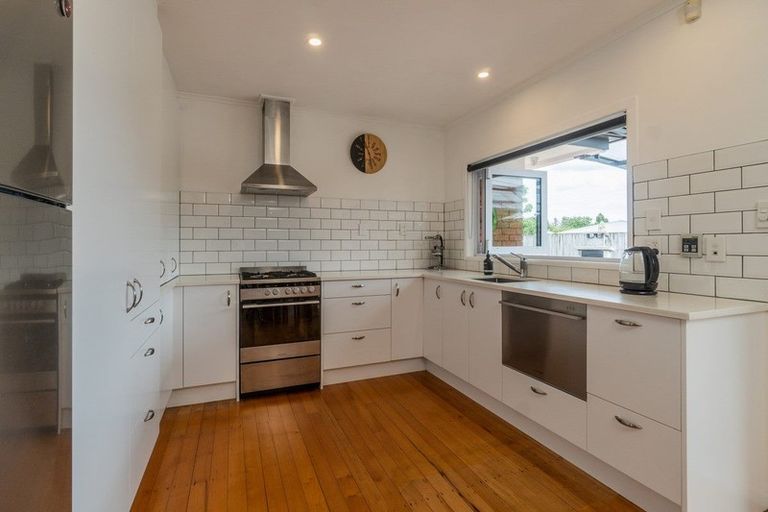 Photo of property in 18 Hill Crescent, Papakura, 2110
