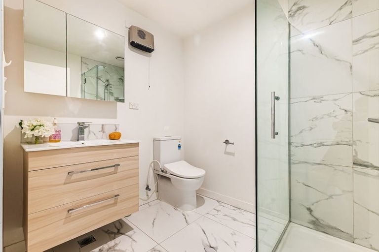 Photo of property in 1/83 Vodanovich Road, Te Atatu South, Auckland, 0610