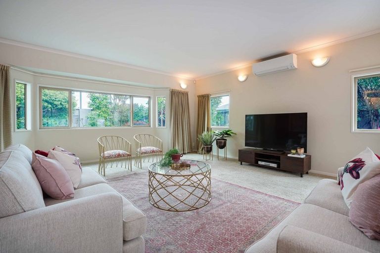 Photo of property in 18 Cloake Way, Palmerston North, 4414