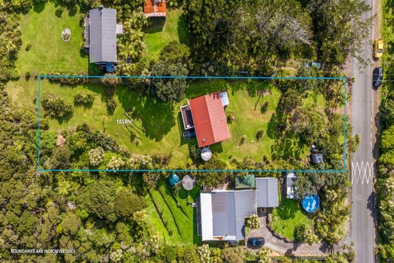 Photo of property in 13 Te Ahuahu Road, Piha, New Lynn, 0772
