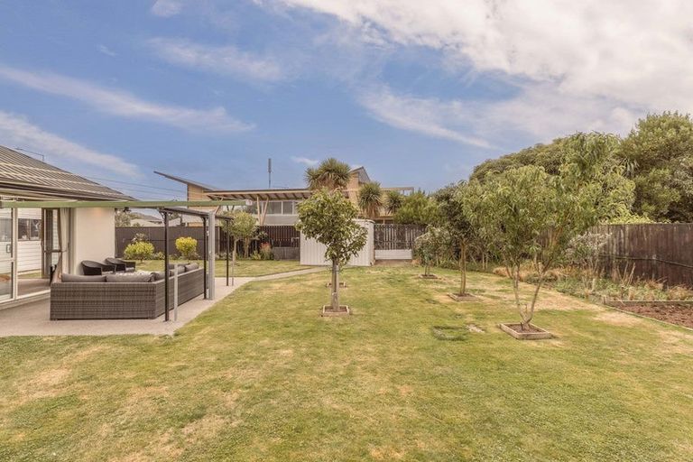 Photo of property in 44 Queenspark Drive, Parklands, Christchurch, 8083