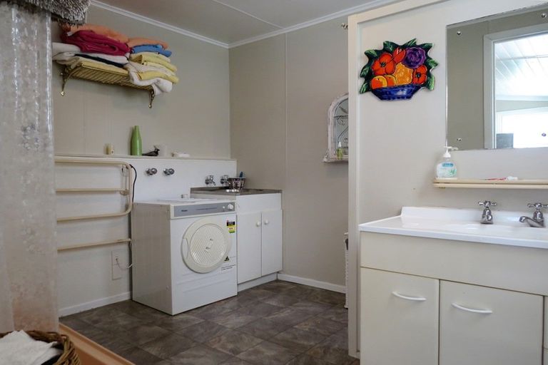 Photo of property in 80 Watt Street, Coromandel, 3506