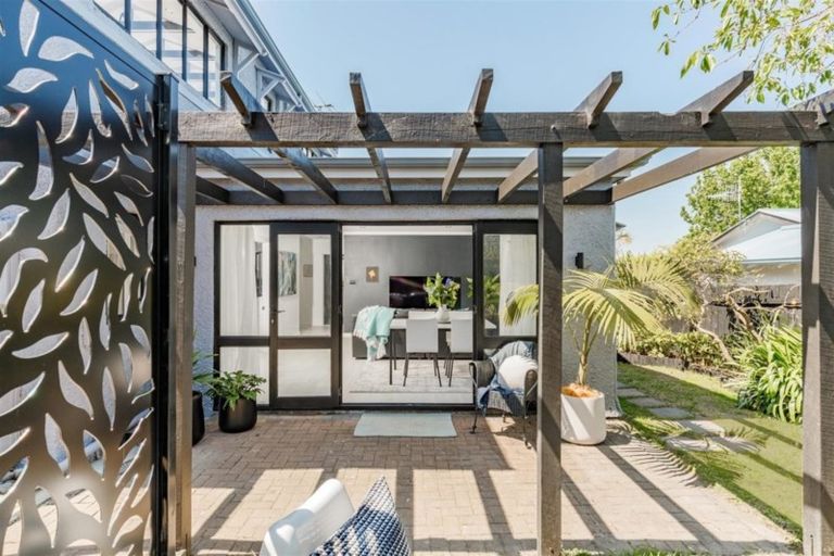 Photo of property in 15a Ascot Avenue, Narrow Neck, Auckland, 0624