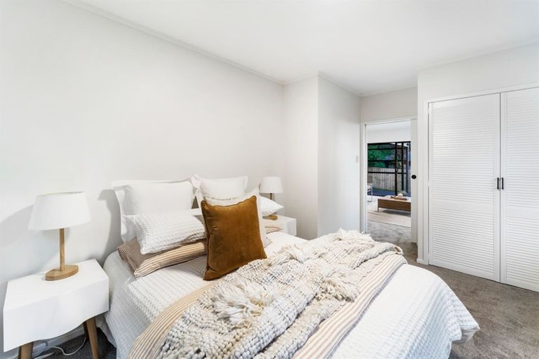 Photo of property in 26b Wade River Road, Stanmore Bay, Whangaparaoa, 0932