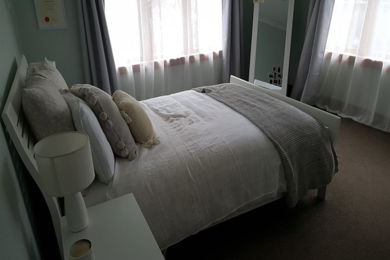 Photo of property in 8 Hinau Street, Eastbourne, Lower Hutt, 5013