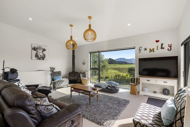 Photo of property in 36 Robertson Street, Raglan, 3225