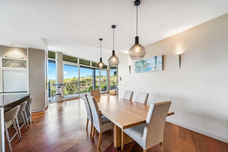 Photo of property in 139 Roberts Road, Matakatia, Whangaparaoa, 0930