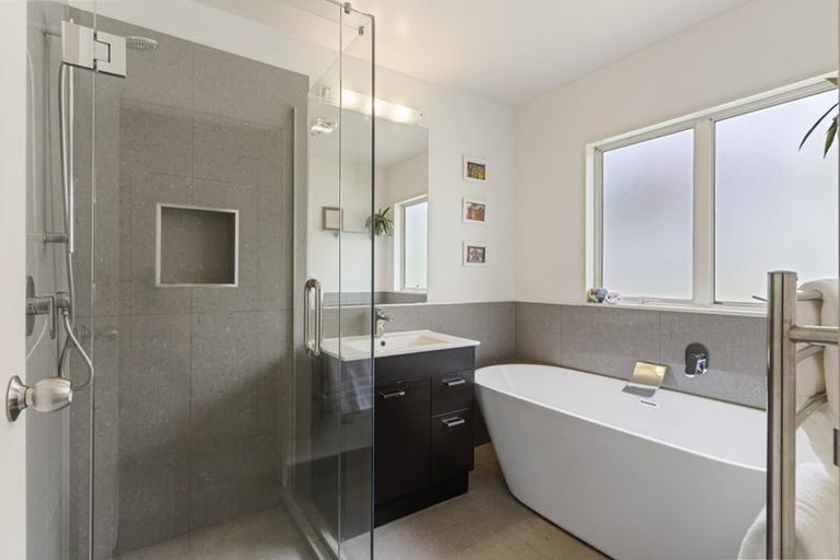 Photo of property in 25 Carnmore Place, Torbay, Auckland, 0630