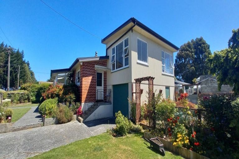 Photo of property in 1 Morton Street, Tuatapere, 9620
