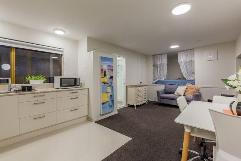 Photo of property in 112 Sartors Avenue, Browns Bay, Auckland, 0630