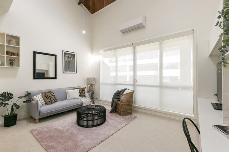 Photo of property in Metro Apartments, 4/220 Thorndon Quay, Pipitea, Wellington, 6011