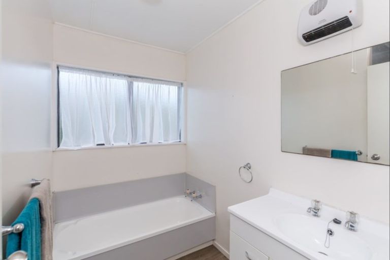 Photo of property in 9 Douglas Street, Levin, 5510