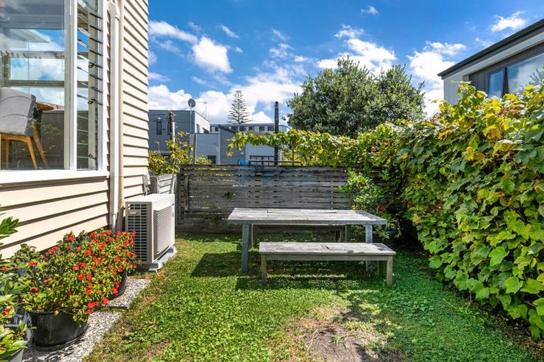 Photo of property in 39b Forrest Hill Road, Milford, Auckland, 0620