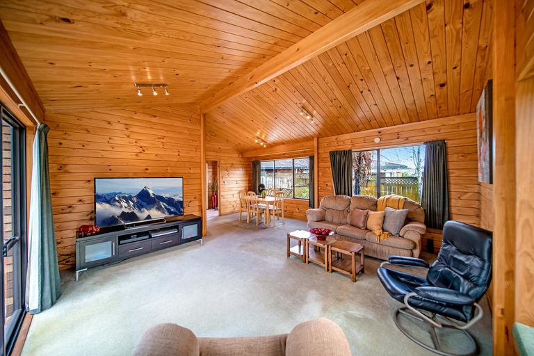 Photo of property in 2/47 Headcorn Place, Botany Downs, Auckland, 2010