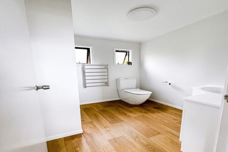 Photo of property in 71 Howard Road, Orere Point, Papakura, 2585