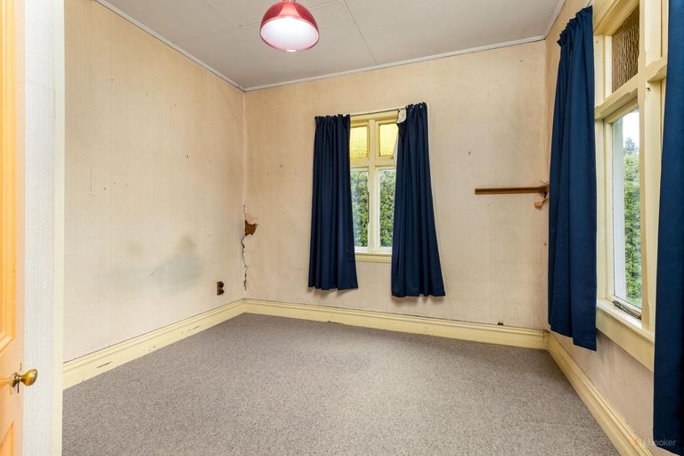 Photo of property in 16 Dobson Street, Waimate, 7924