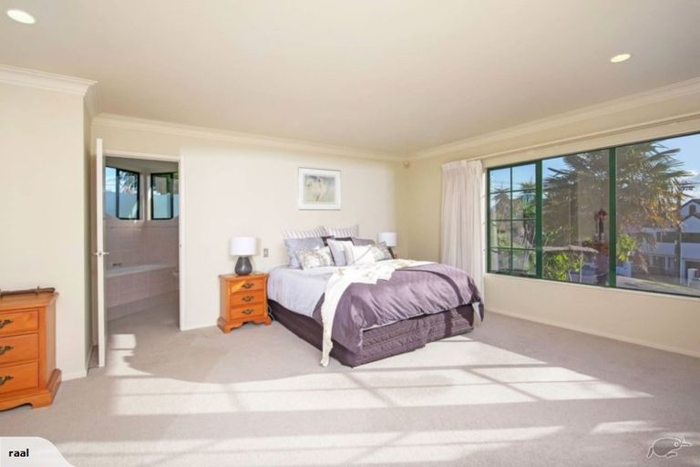 Photo of property in 2 Beach Road, Mellons Bay, Auckland, 2014