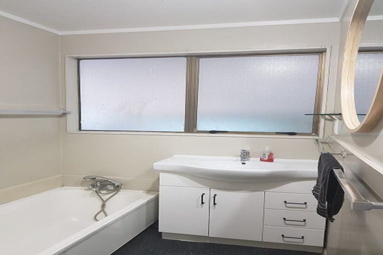 Photo of property in 64 Cypress Drive, Maungaraki, Lower Hutt, 5010