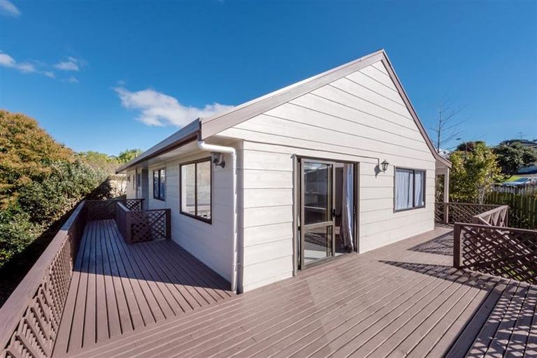 Photo of property in 27 Elizabeth Drive, West Harbour, Auckland, 0618
