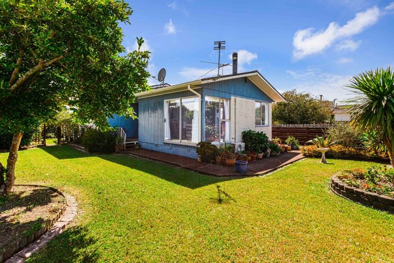 Photo of property in 11 Newland Grove, Henderson, Auckland, 0610