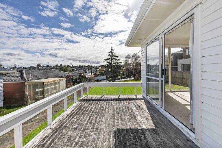 Photo of property in 10 Pax Avenue, Forrest Hill, Auckland, 0620