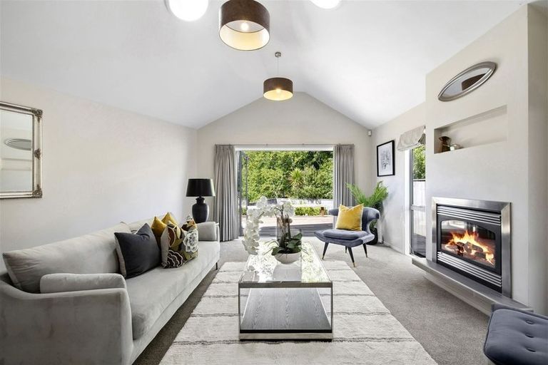 Photo of property in 280a East Coast Road, Forrest Hill, Auckland, 0620