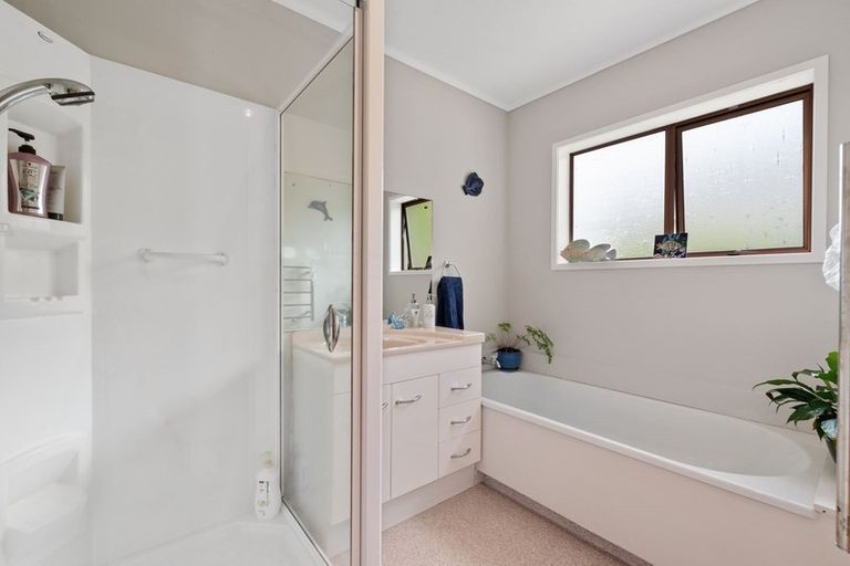 Photo of property in 2/6 Philson Terrace, Browns Bay, Auckland, 0630