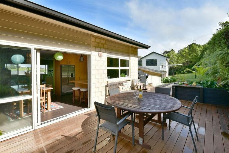 Photo of property in 17 Waldorf Crescent, Orewa, 0931
