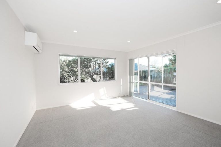 Photo of property in 2/6 Keenagh Rise, Dannemora, Auckland, 2016