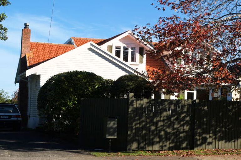 Photo of property in 13 Paparoa Road, Cockle Bay, Auckland, 2014