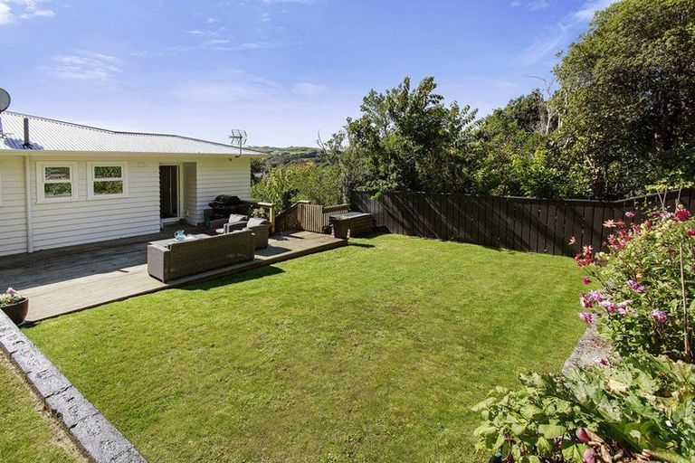 Photo of property in 37 Sunrise Boulevard, Tawa, Wellington, 5028