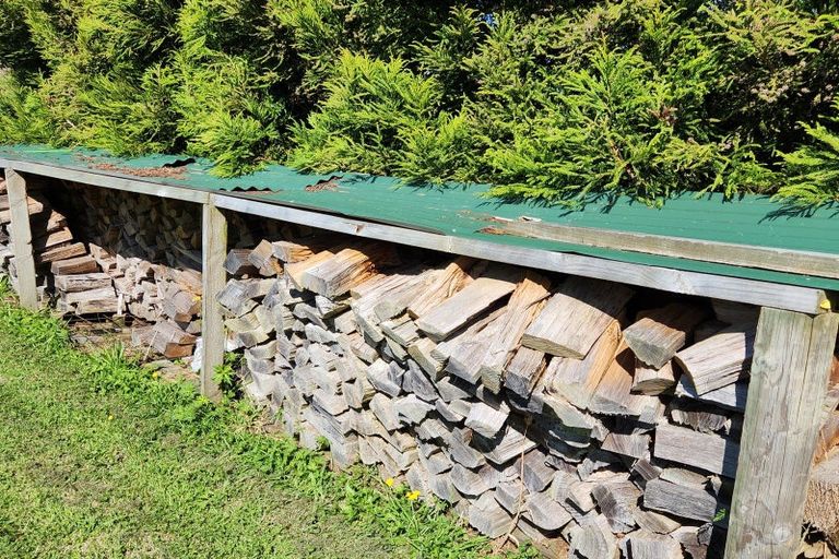 Photo of property in 18 Rugby Road, Tariki, Inglewood, 4388