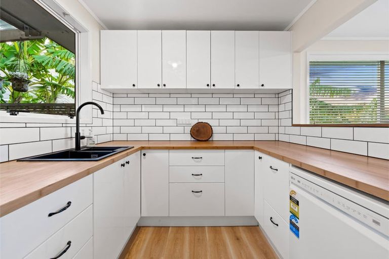 Photo of property in 1/30 Elizabeth Drive, West Harbour, Auckland, 0618