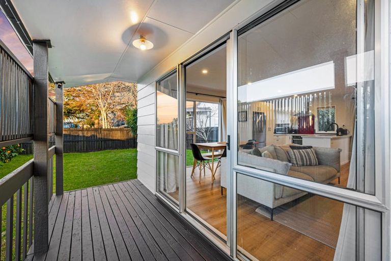 Photo of property in 92b Beach Road, Te Atatu Peninsula, Auckland, 0610