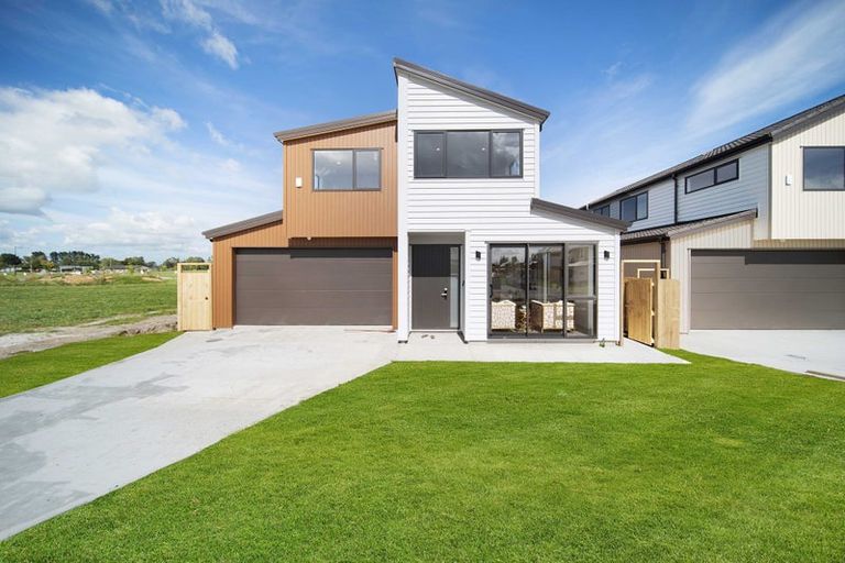 Photo of property in 13 Korowhiti Road, Clarks Beach, 2122