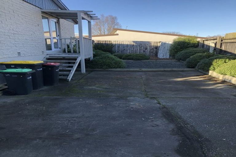 Photo of property in 2/3 Juniper Place, Burnside, Christchurch, 8053