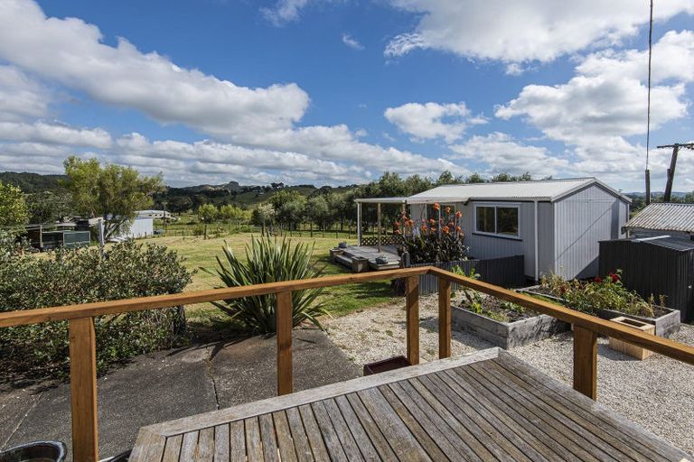 Photo of property in 46 Whakapirau Road, Maungaturoto, 0583