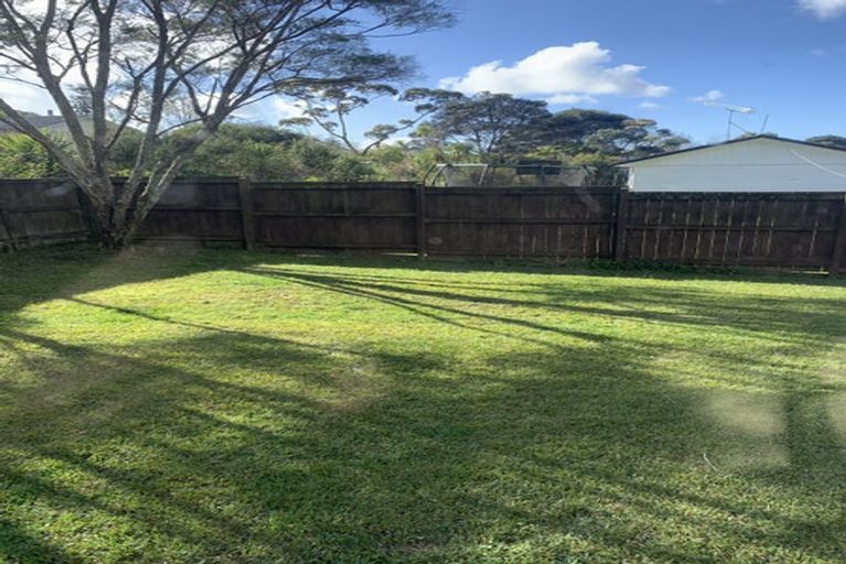 Photo of property in 46 Castleford Street, Green Bay, Auckland, 0604